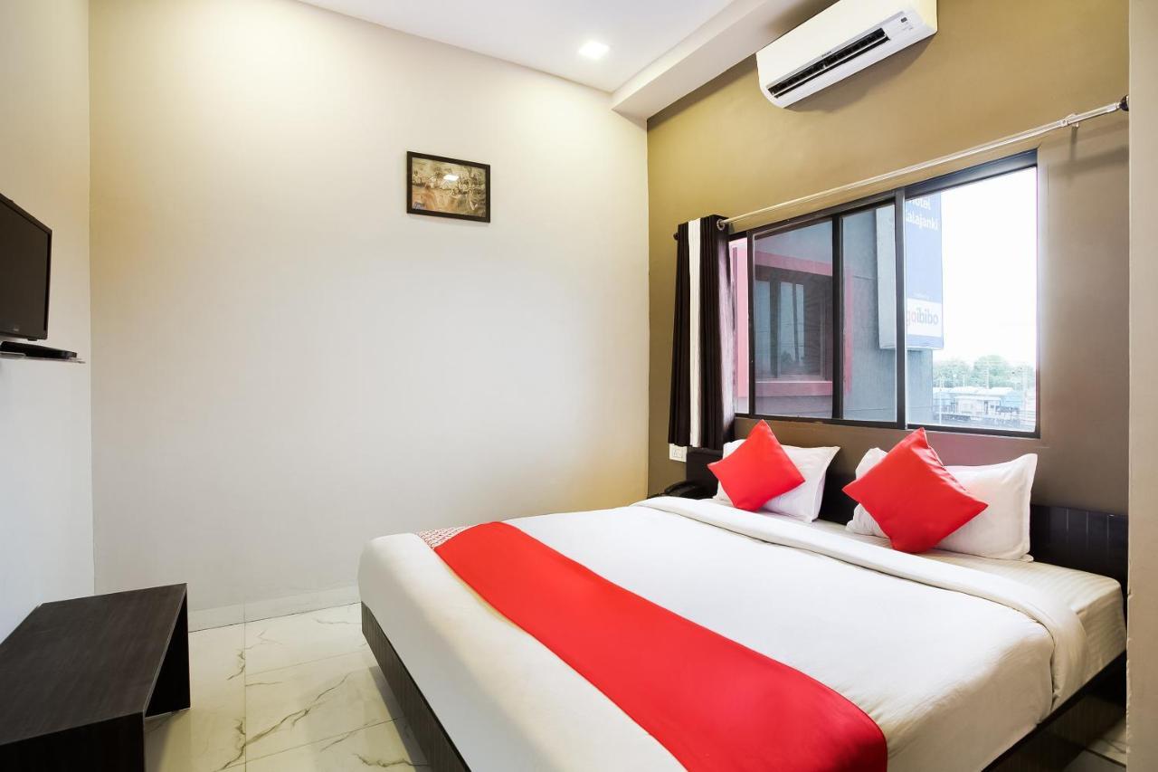 Oyo 39381 Kalajanki Hotel Ujjain Esterno foto