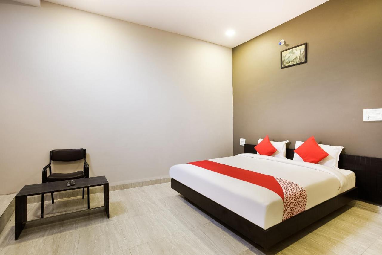Oyo 39381 Kalajanki Hotel Ujjain Esterno foto