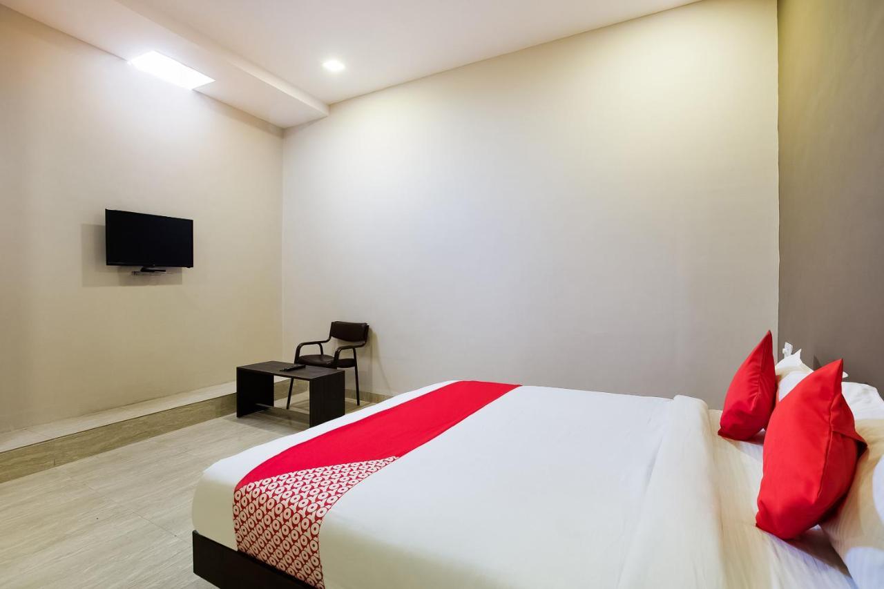 Oyo 39381 Kalajanki Hotel Ujjain Esterno foto