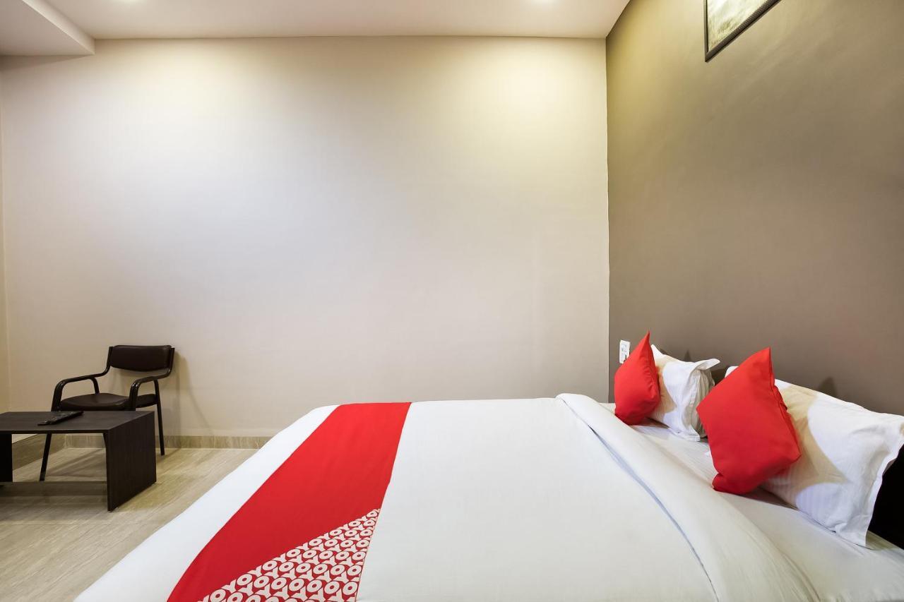 Oyo 39381 Kalajanki Hotel Ujjain Esterno foto
